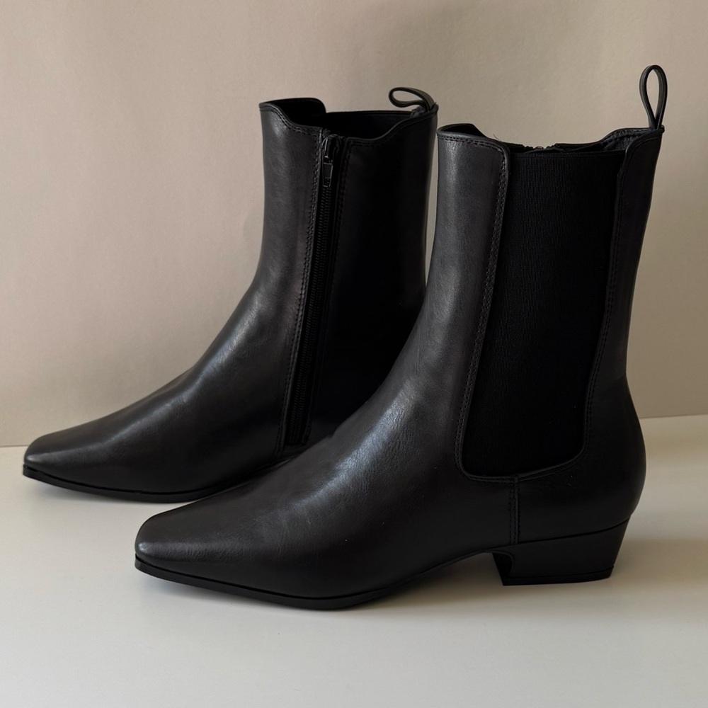 Madden Girl Women's Fionna Chelsea Ankle Boots Black Size 7.5 New with Tags